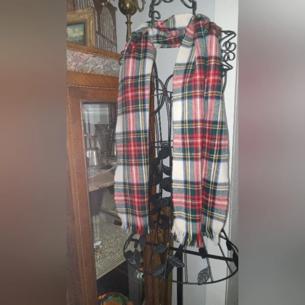 100% Wool scarf made in scotland - Picture 2 of 3